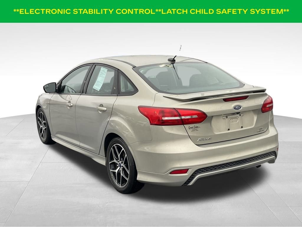 Used 2016 Ford Focus SE w/ SE Sport Package image 8