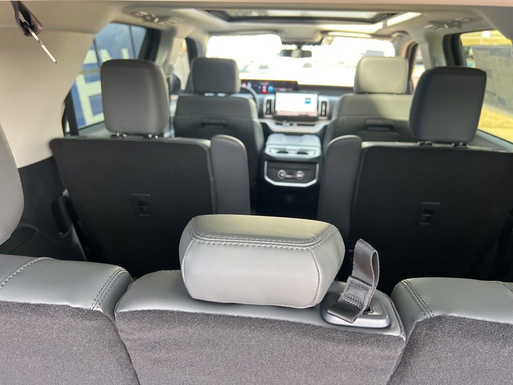 New 2026 Ford Expedition Active image 12