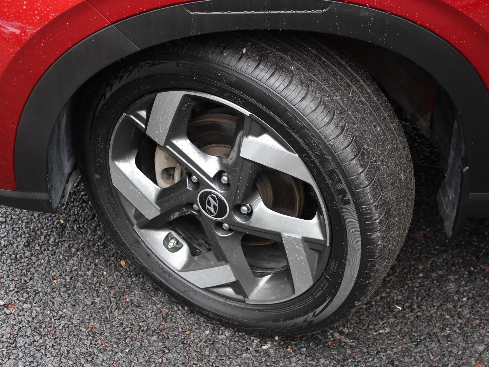 Used 2024 Hyundai Venue SEL image 16