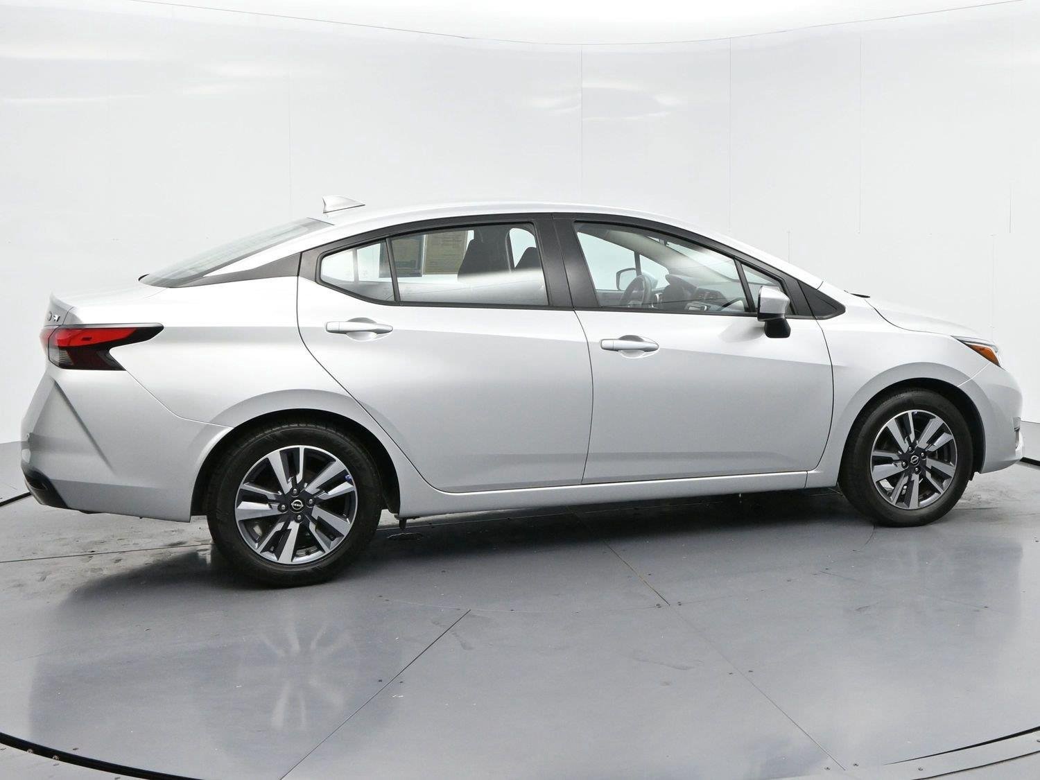 Used 2023 Nissan Versa SV FWD image 8