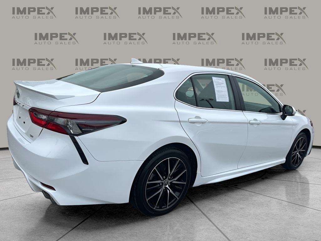 Used 2024 Toyota Camry SE image 5