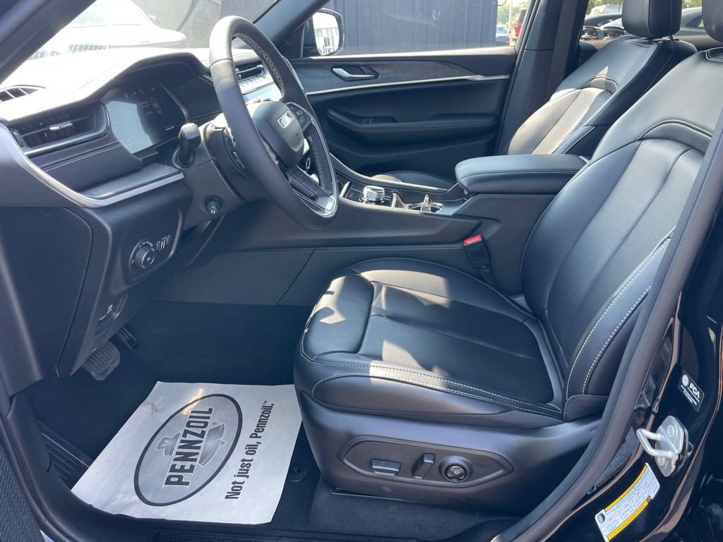 New 2026 Jeep Grand Cherokee Limited w/ Luxury Tech Group II RWD image 22