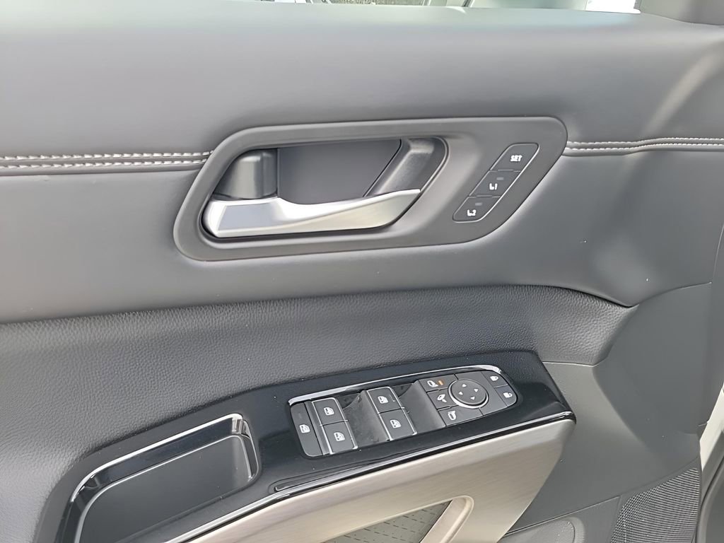 Used 2024 Nissan Pathfinder Platinum image 29