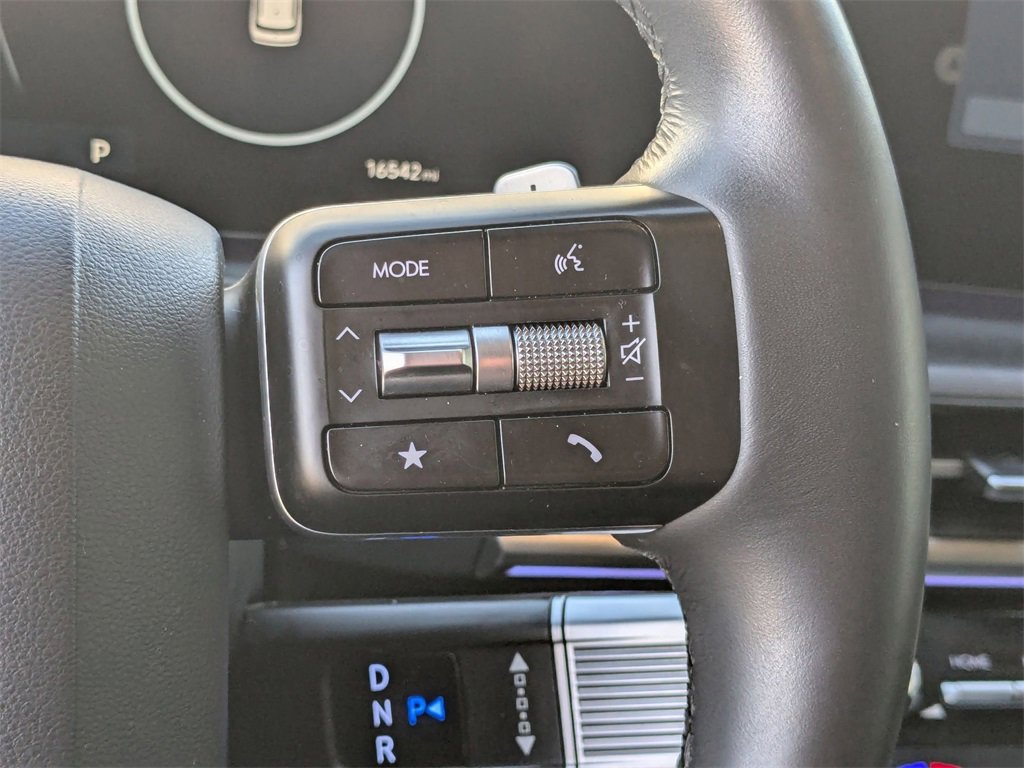Used 2025 Hyundai Santa Fe Limited image 28