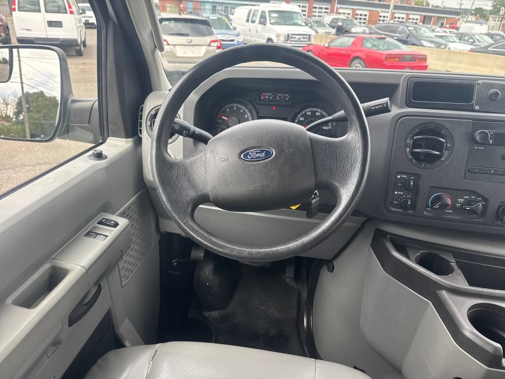 Used 2014 Ford E-250 and Econoline 250 Extended w/ Power Group RWD image 13