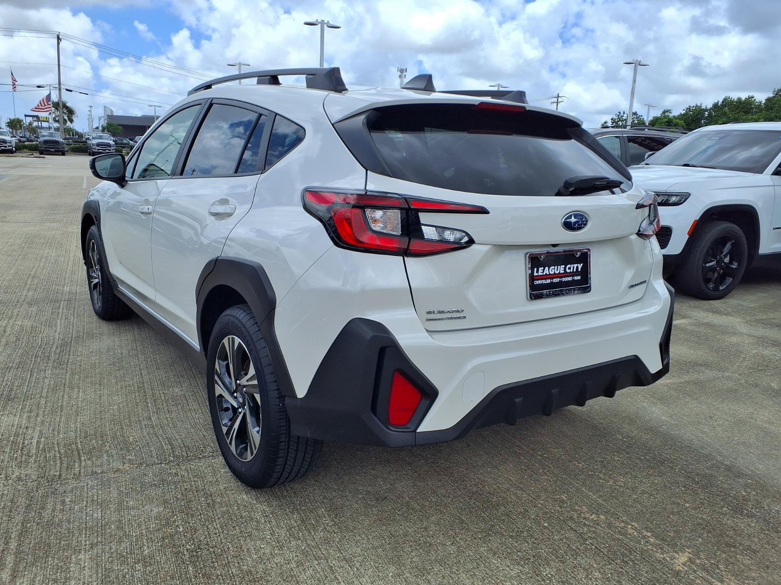 Used 2025 Subaru Crosstrek 2.5i Premium AWD/4WD image 2