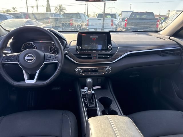 Used 2025 Nissan Altima 2.5 SV FWD image 12