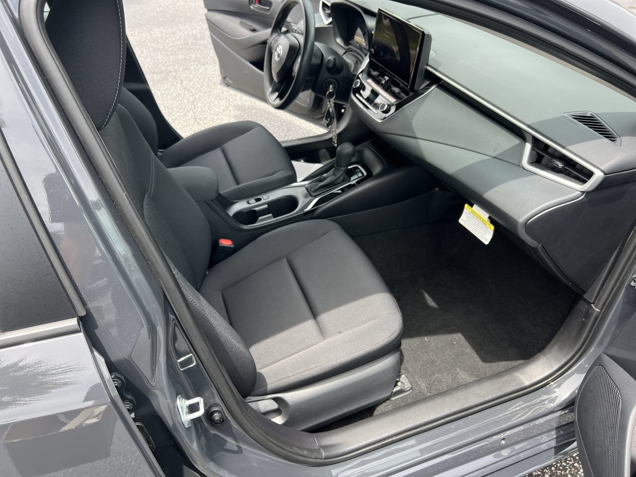 Used 2025 Toyota Corolla LE FWD image 34