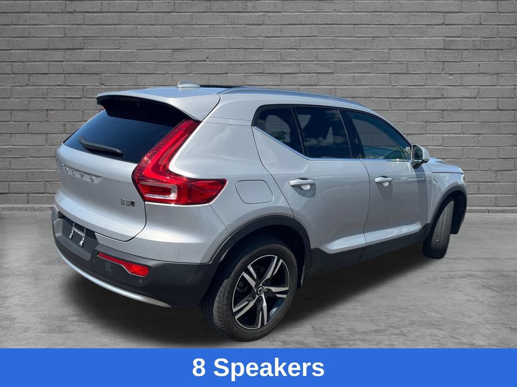 Used 2023 Volvo XC40 B5 Plus AWD/4WD image 5
