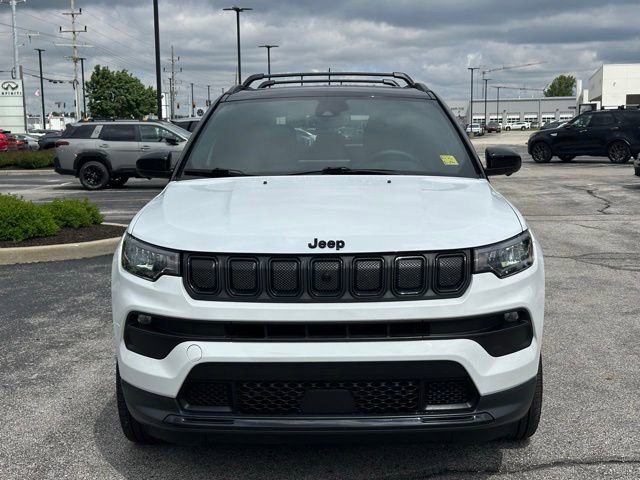 Used 2022 Jeep Compass Latitude w/ Sun and Sound Group AWD/4WD image 2