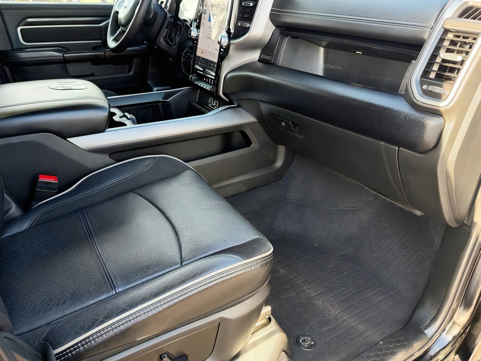 Used 2024 RAM 3500 Laramie w/ Night Edition AWD/4WD image 32