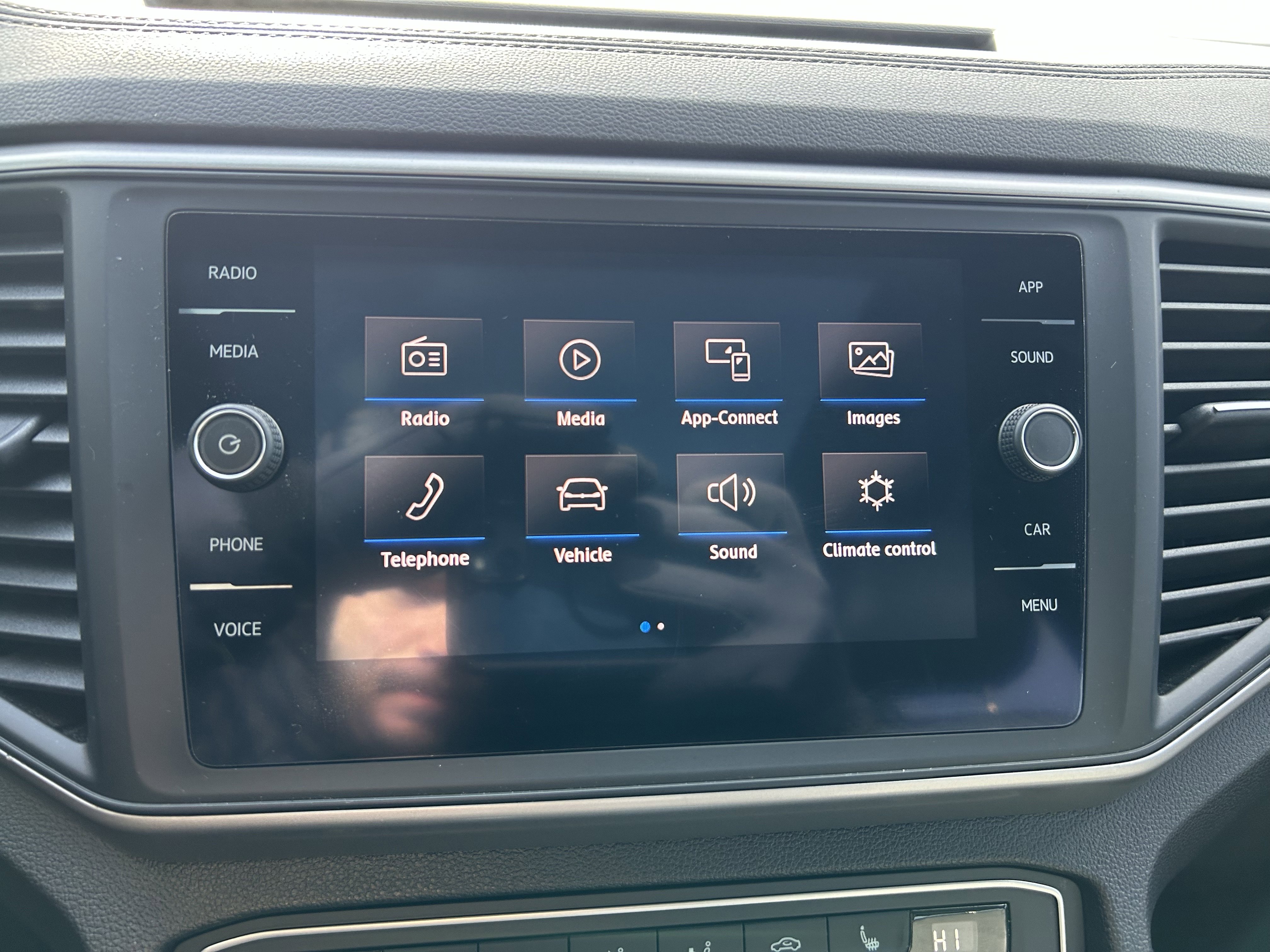 Used 2020 Volkswagen Atlas Cross Sport SE w/ Panoramic Sunroof Package AWD/4WD image 12