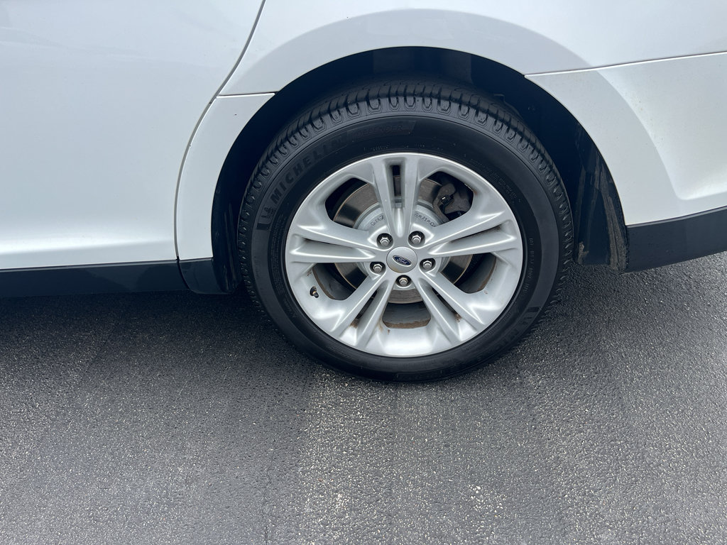 Used 2019 Ford Taurus SE FWD image 14
