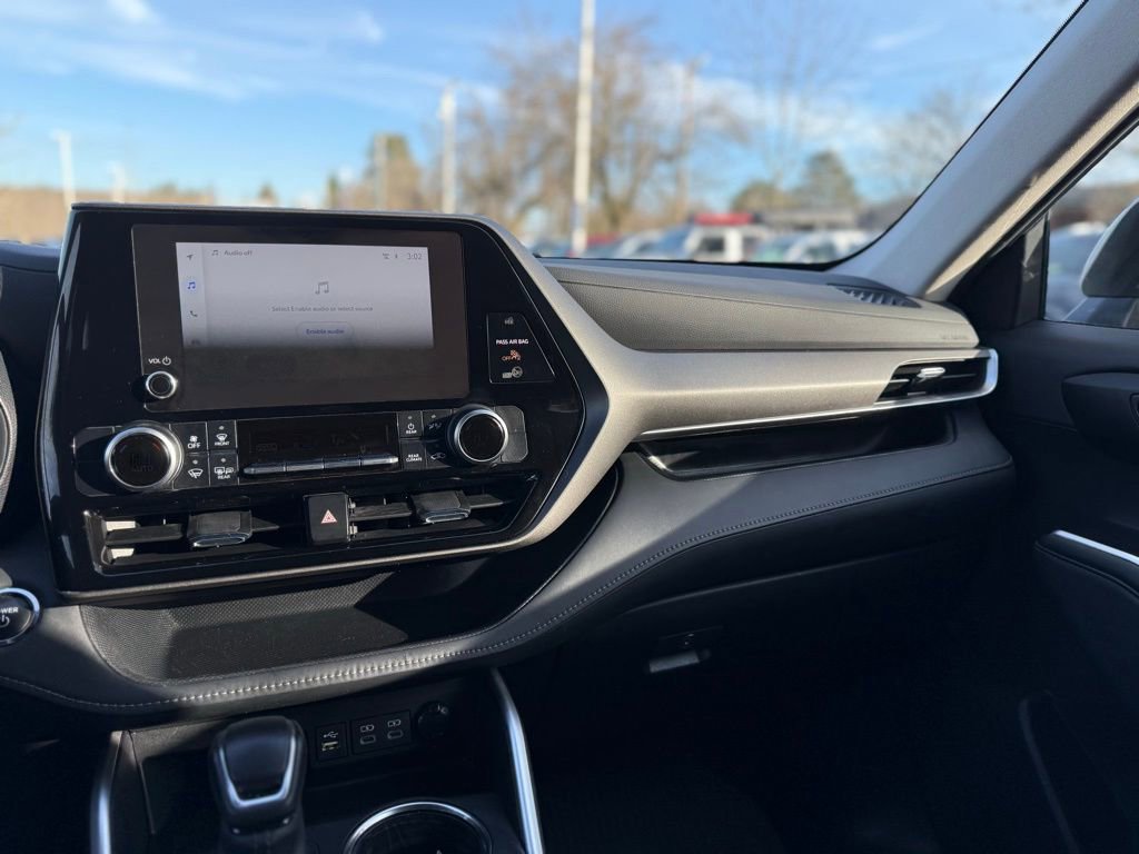 Used 2023 Toyota Highlander LE image 27