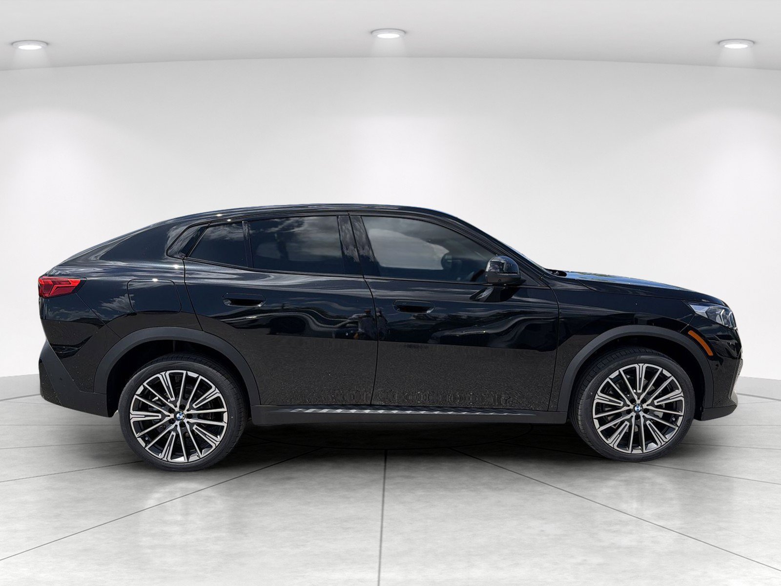 New 2026 BMW X2 xDrive28i w/ Technology Package AWD/4WD image 3