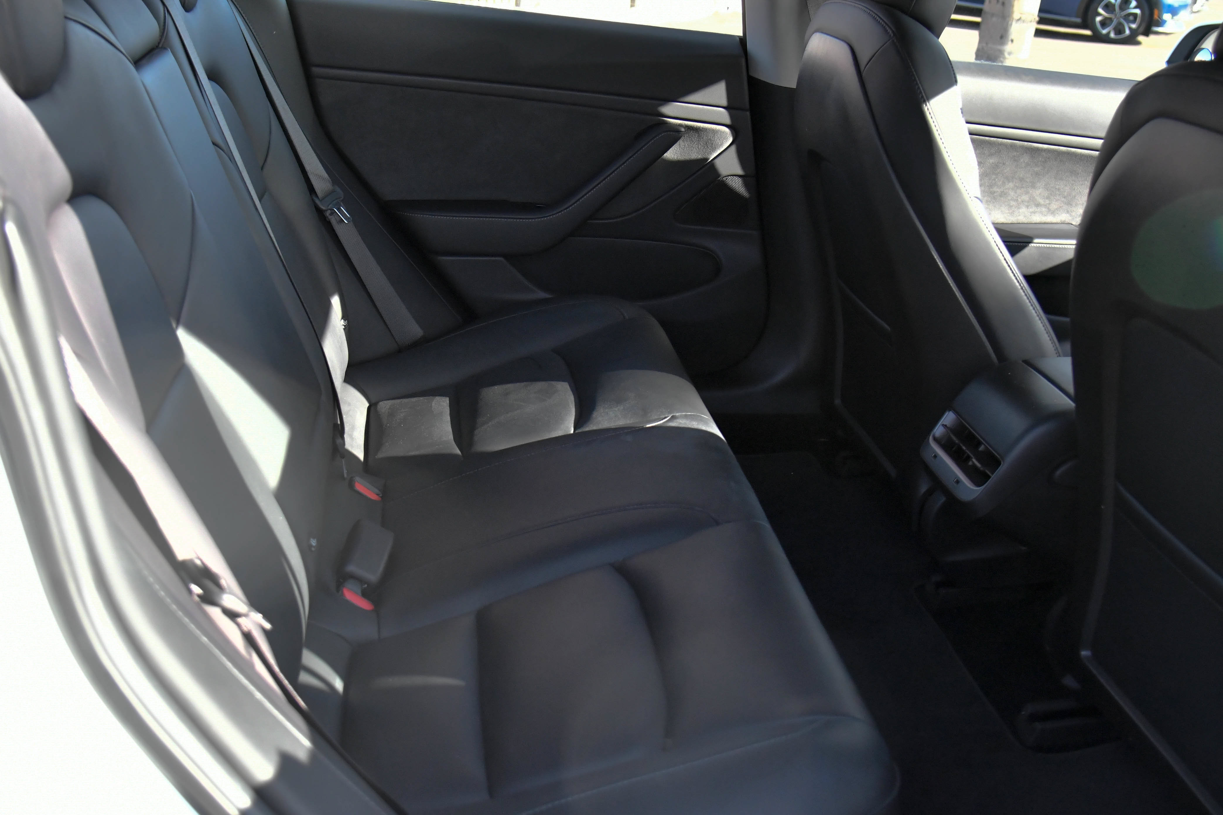 Used 2018 Tesla Model 3 Long Range RWD image 37