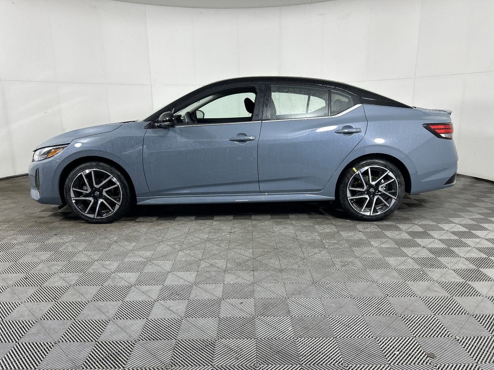 New 2025 Nissan Sentra SR FWD image 11