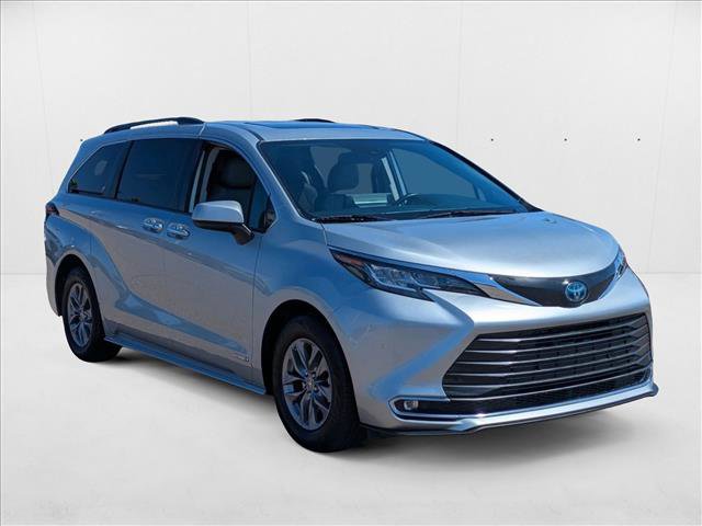 Used 2021 Toyota Sienna XLE w/ XLE Plus Package image 3