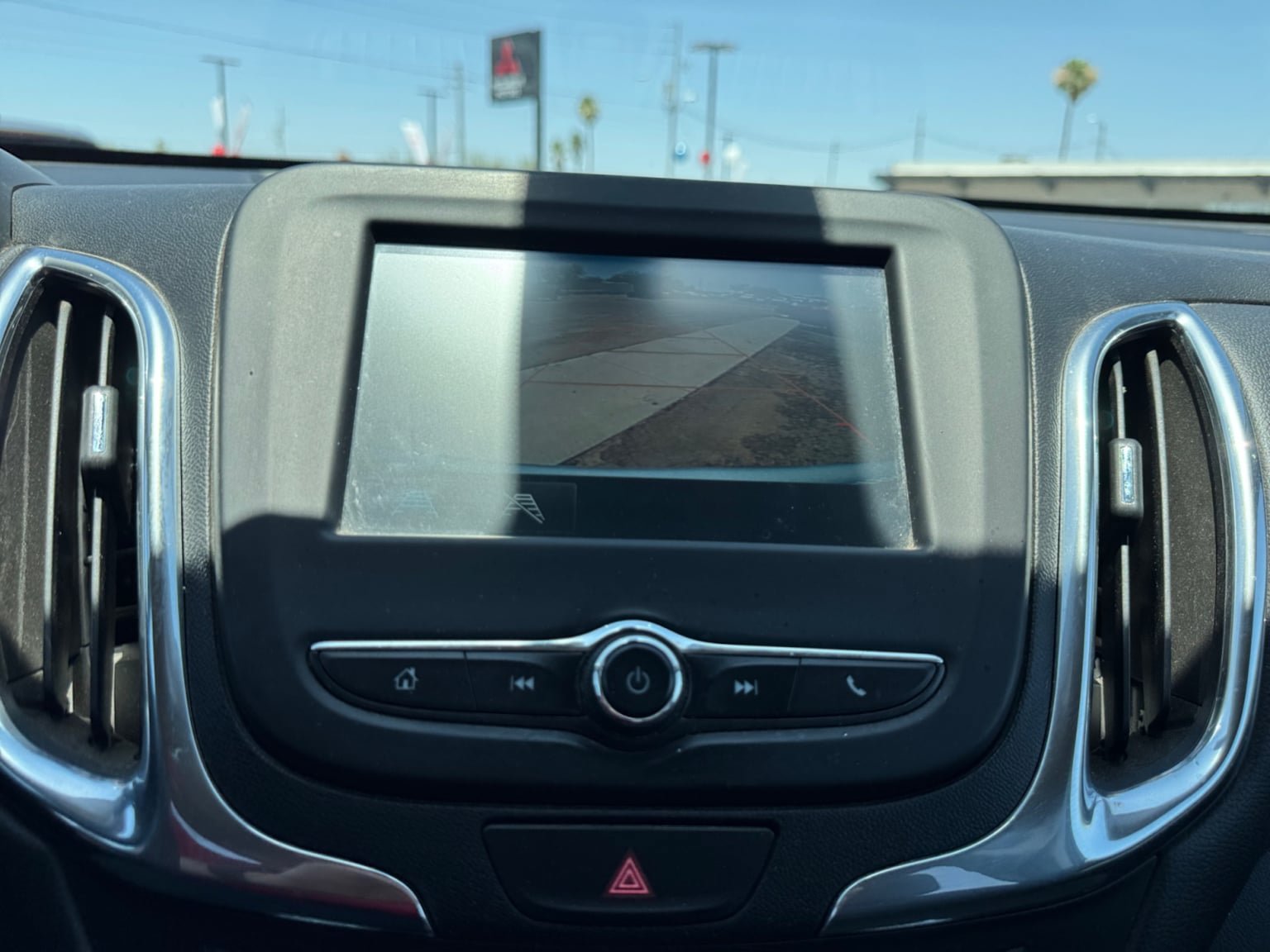 Used 2018 Chevrolet Equinox LT FWD image 21