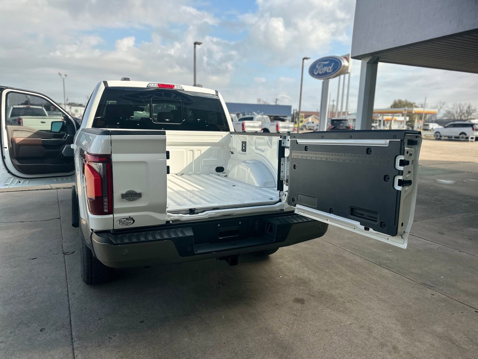 New 2025 Ford F150 King Ranch w/ FX4 Off-Road Package image 23