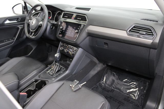 Used 2021 Volkswagen Tiguan SE w/ Panoramic Sunroof Package FWD image 25