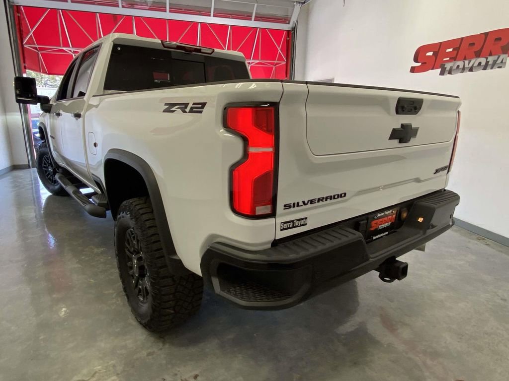 Used 2025 Chevrolet Silverado 2500 ZR2 w/ Technology Package image 5