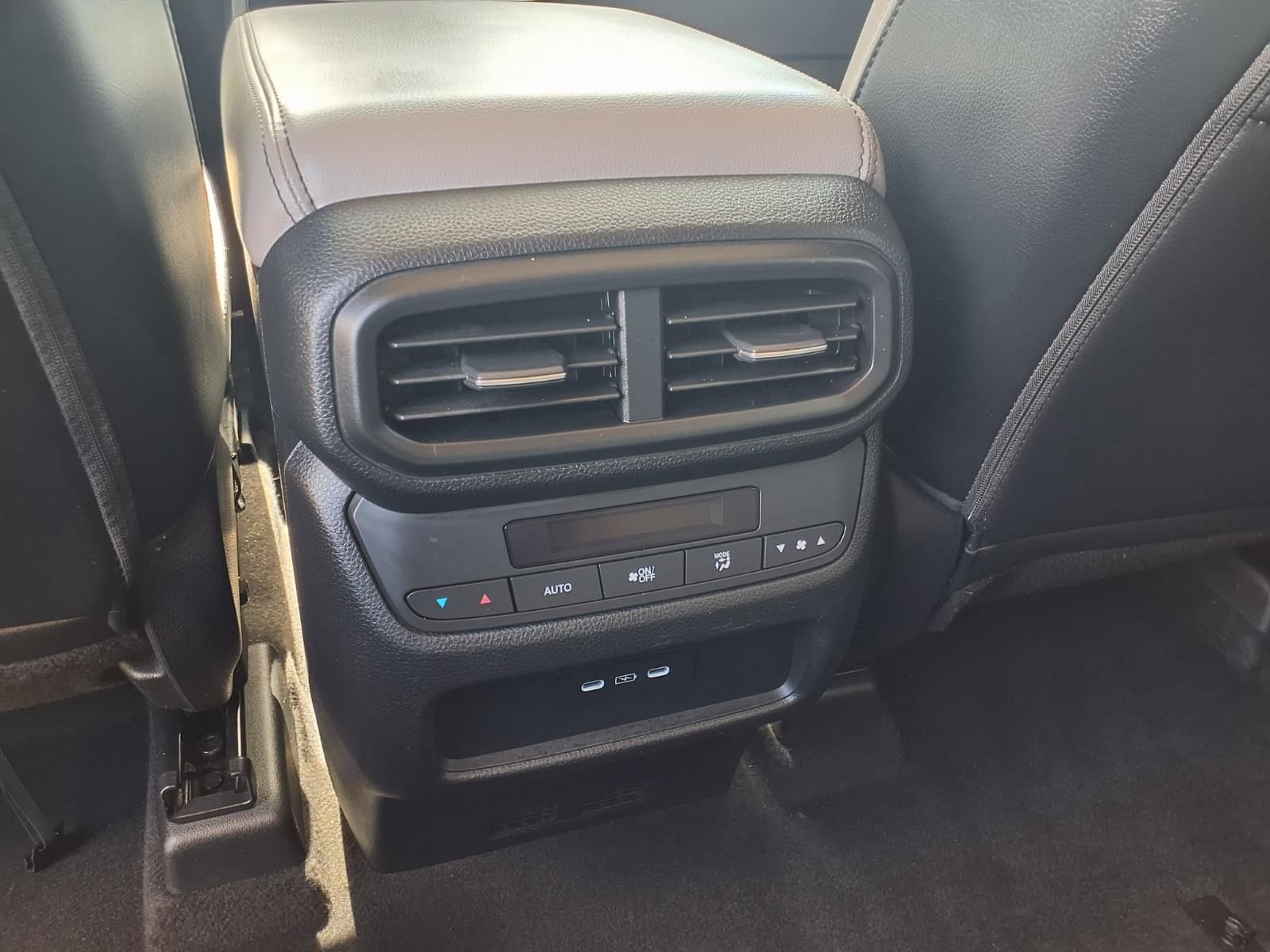 Used 2025 Honda Pilot EX-L image 13