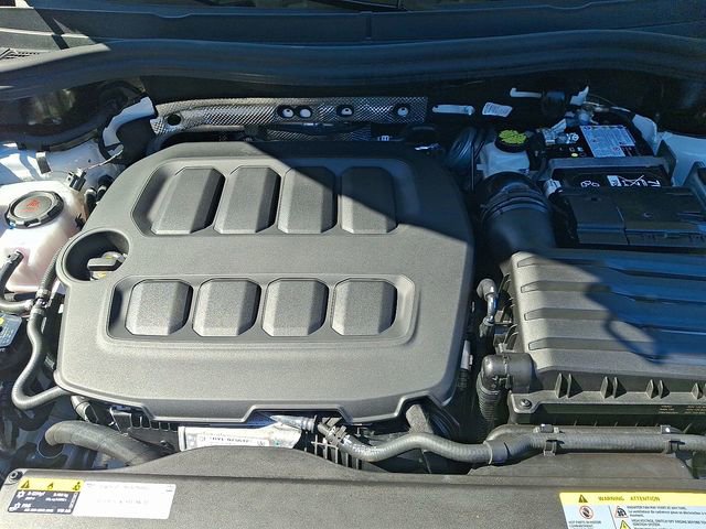 Certified 2025 Volkswagen Tiguan SE R-Line image 29