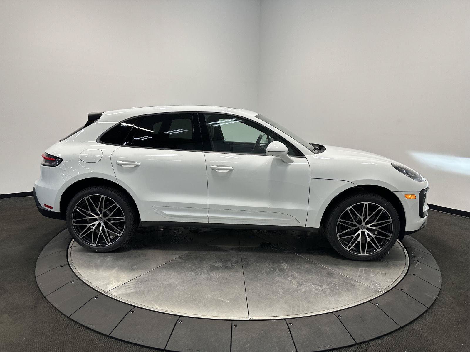 New 2026 Porsche Macan AWD/4WD image 8