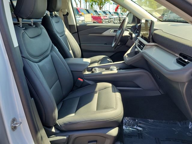 Used 2025 Ford Explorer Active RWD image 17