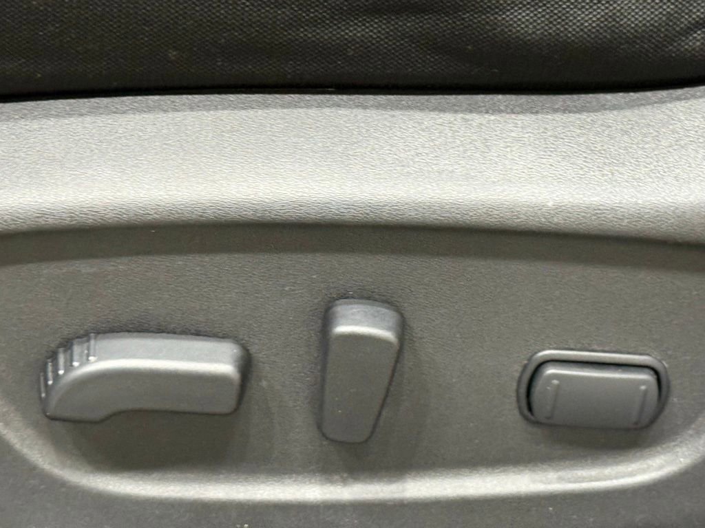 Used 2019 Nissan Rogue SV image 36