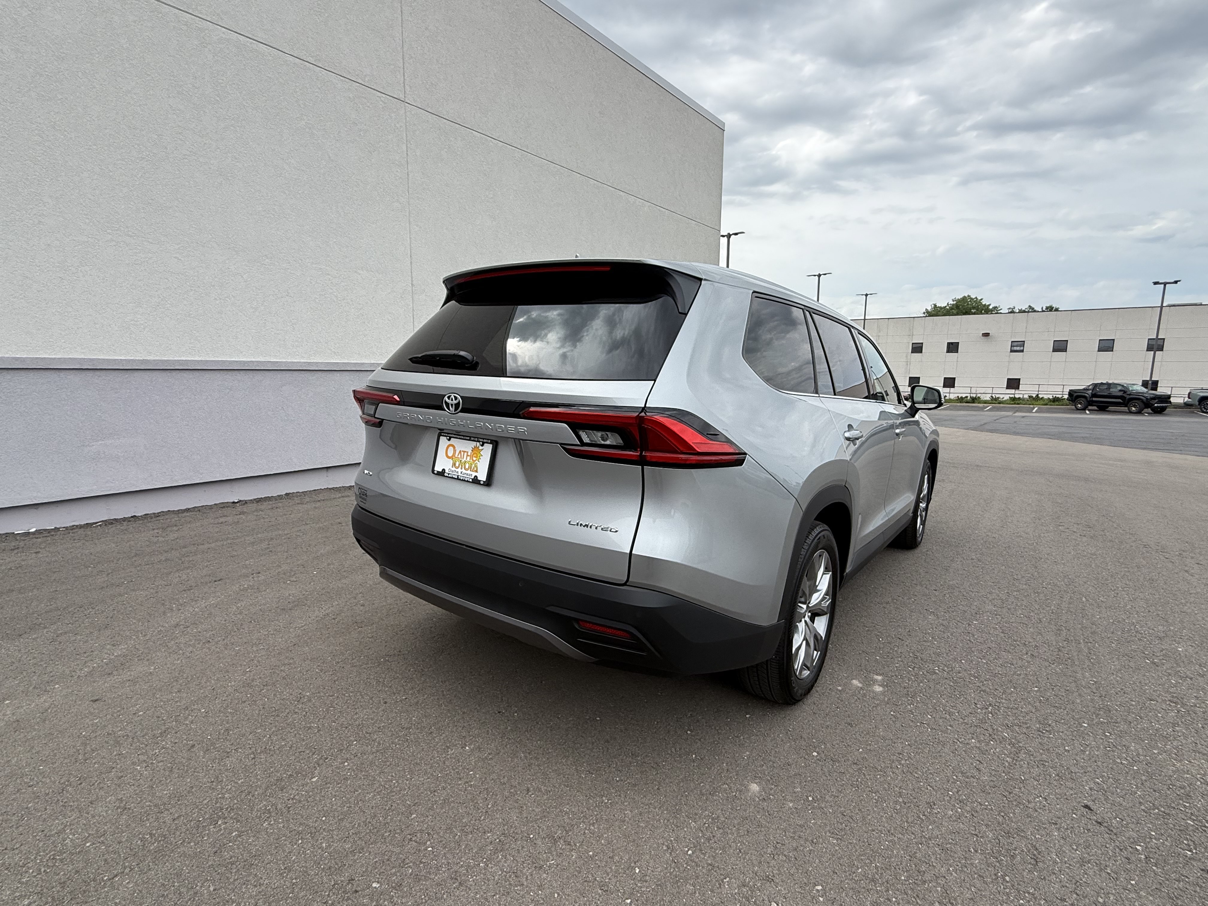 Certified 2024 Toyota Grand Highlander AWD image 3