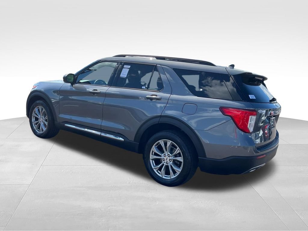Used 2022 Ford Explorer XLT w/ Equipment Group 202A AWD/4WD image 3