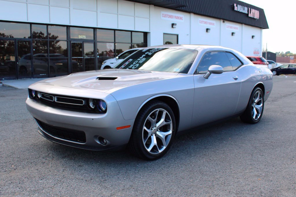Used 2016 Dodge Challenger SXT Plus RWD image 3
