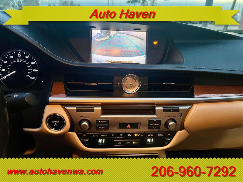 Used 2014 Lexus ES 300h w/ Luxury Package w/Bamboo Trim FWD image 12