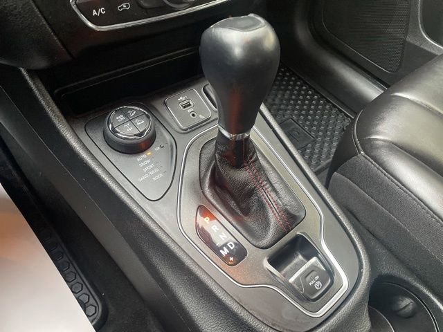 Used 2022 Jeep Cherokee Trailhawk image 21