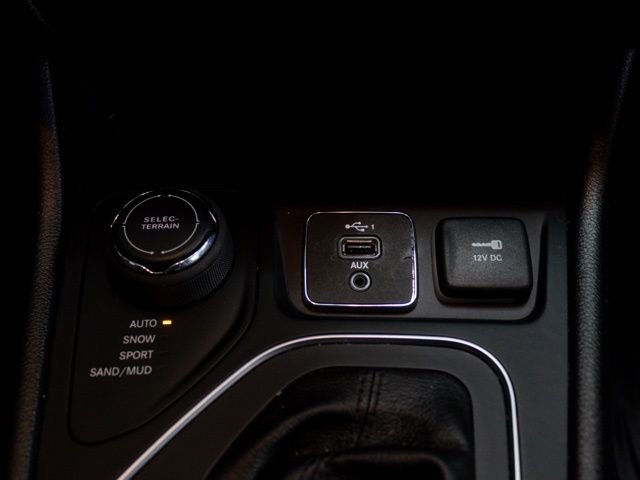 Certified 2021 Jeep Cherokee Latitude Lux w/ Comfort/Convenience Group image 18