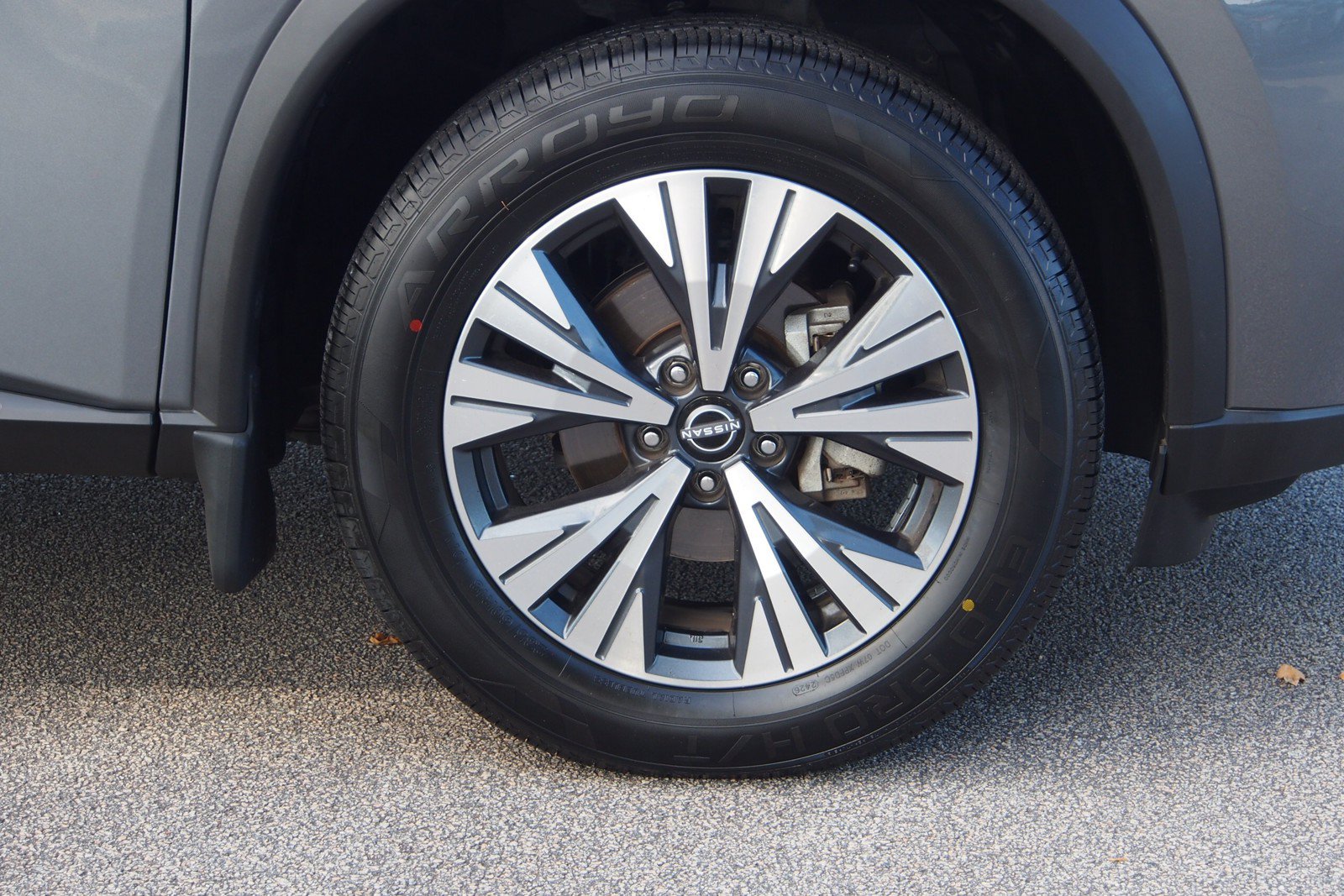 Used 2023 Nissan Rogue SV FWD image 9