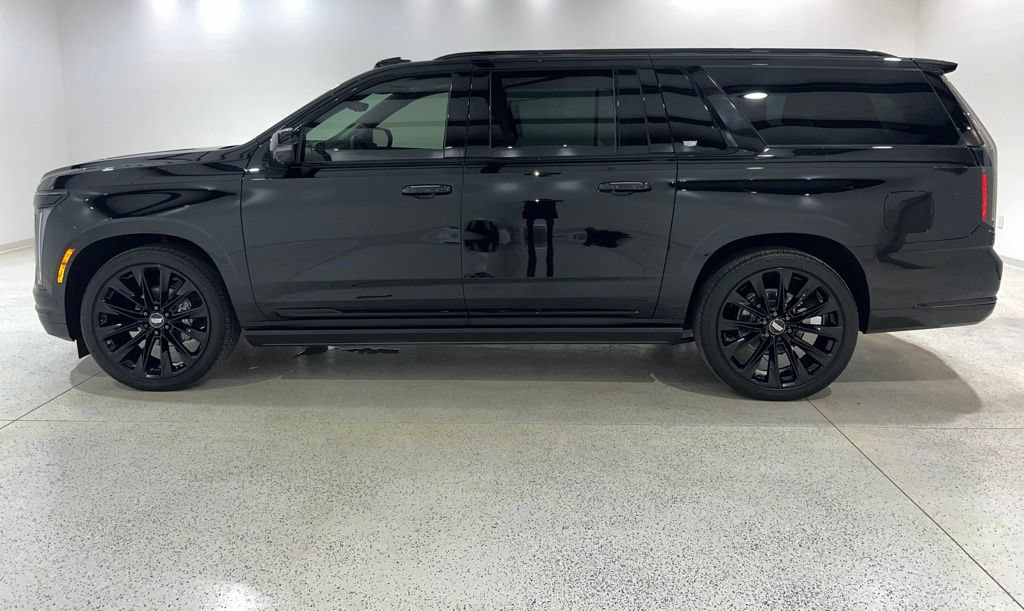 Used 2026 Cadillac Escalade ESV Platinum Sport w/ LPO, ONYX Package AWD/4WD image 2