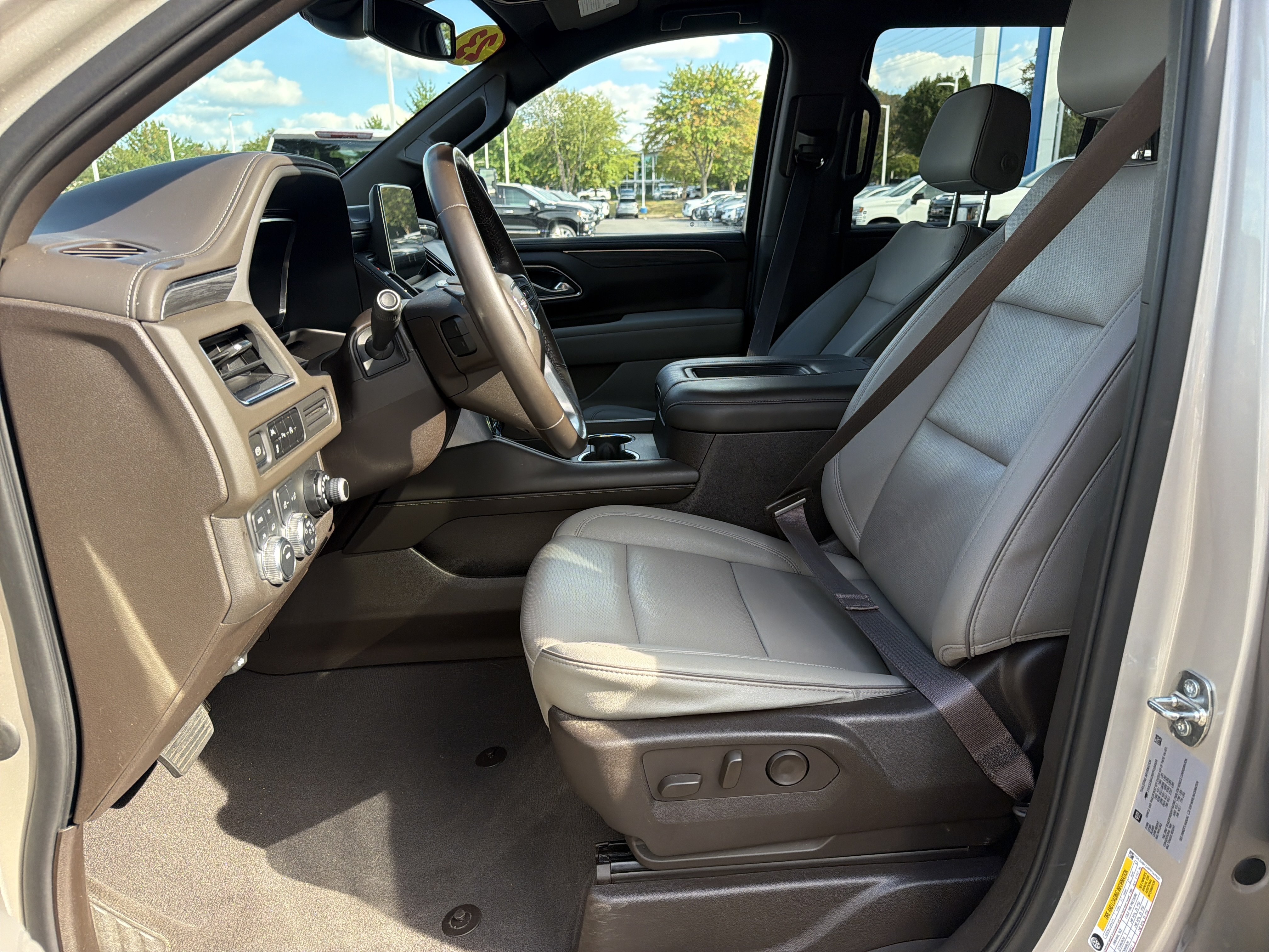 Used 2023 GMC Yukon SLT AWD/4WD image 16