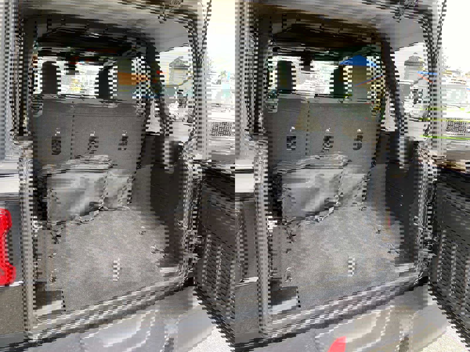 Certified 2025 Jeep Wrangler Unlimited Rubicon AWD/4WD image 5