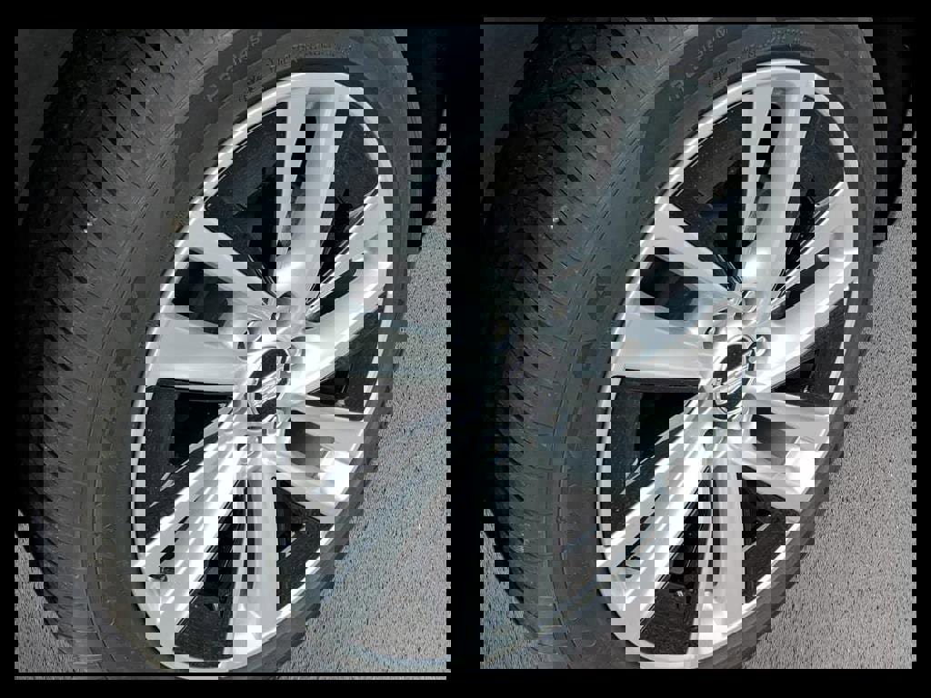 New 2026 Cadillac Vistiq Luxury w/ LPO, Floor Liner Package image 9