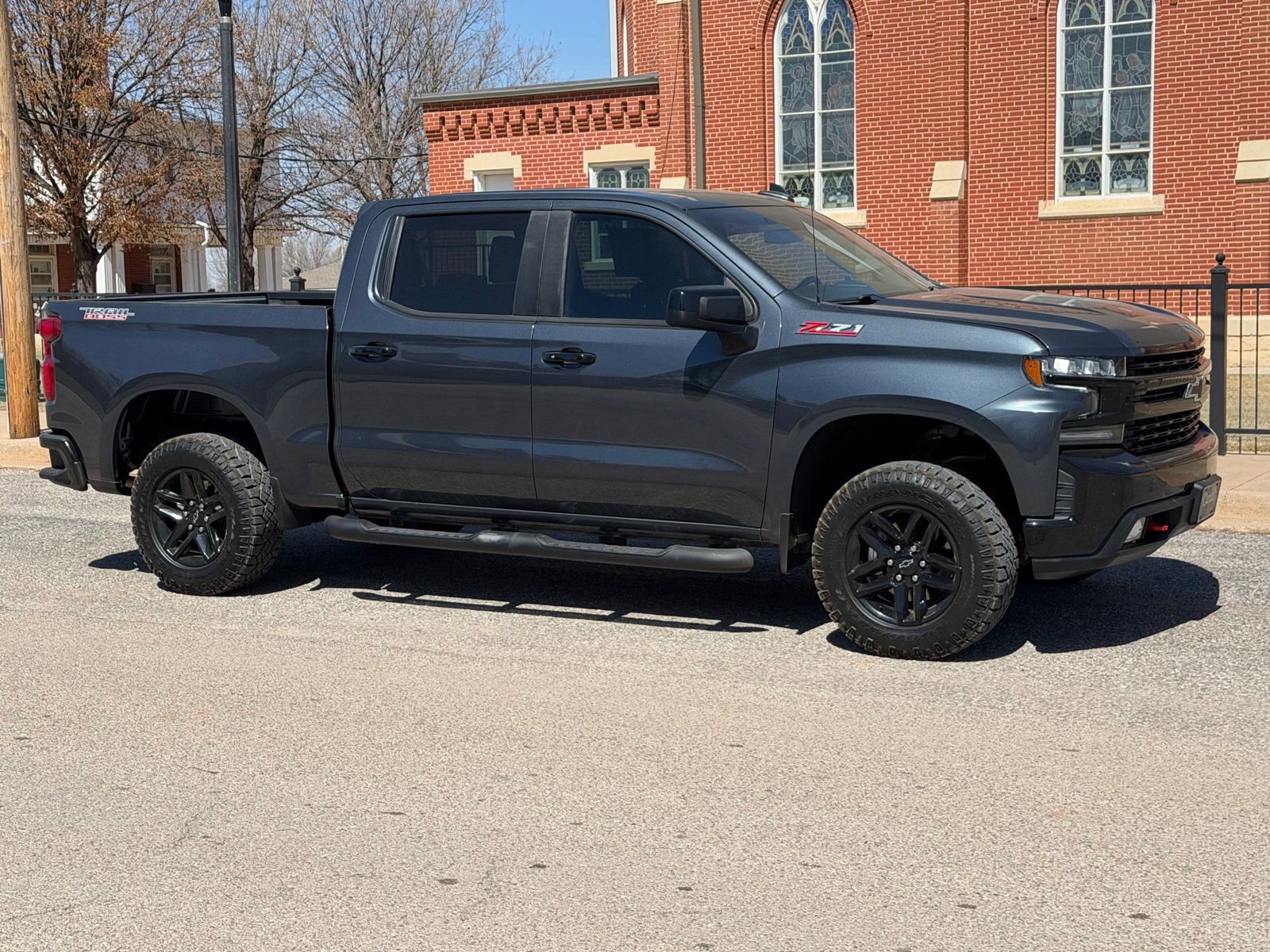 Used 2021 Chevrolet Silverado 1500 LT Trail Boss w/ LPO, Dark Essentials Package AWD/4WD image 2