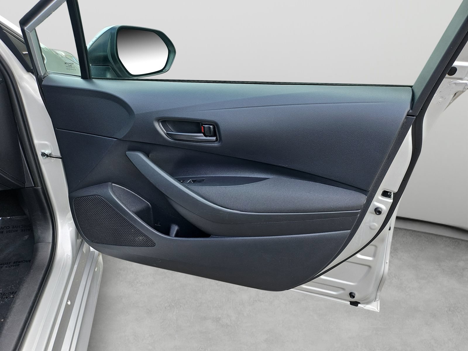Used 2025 Toyota Corolla LE FWD image 36