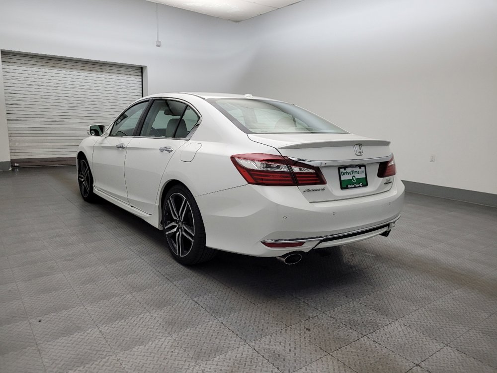 Used 2017 Honda Accord Touring image 5
