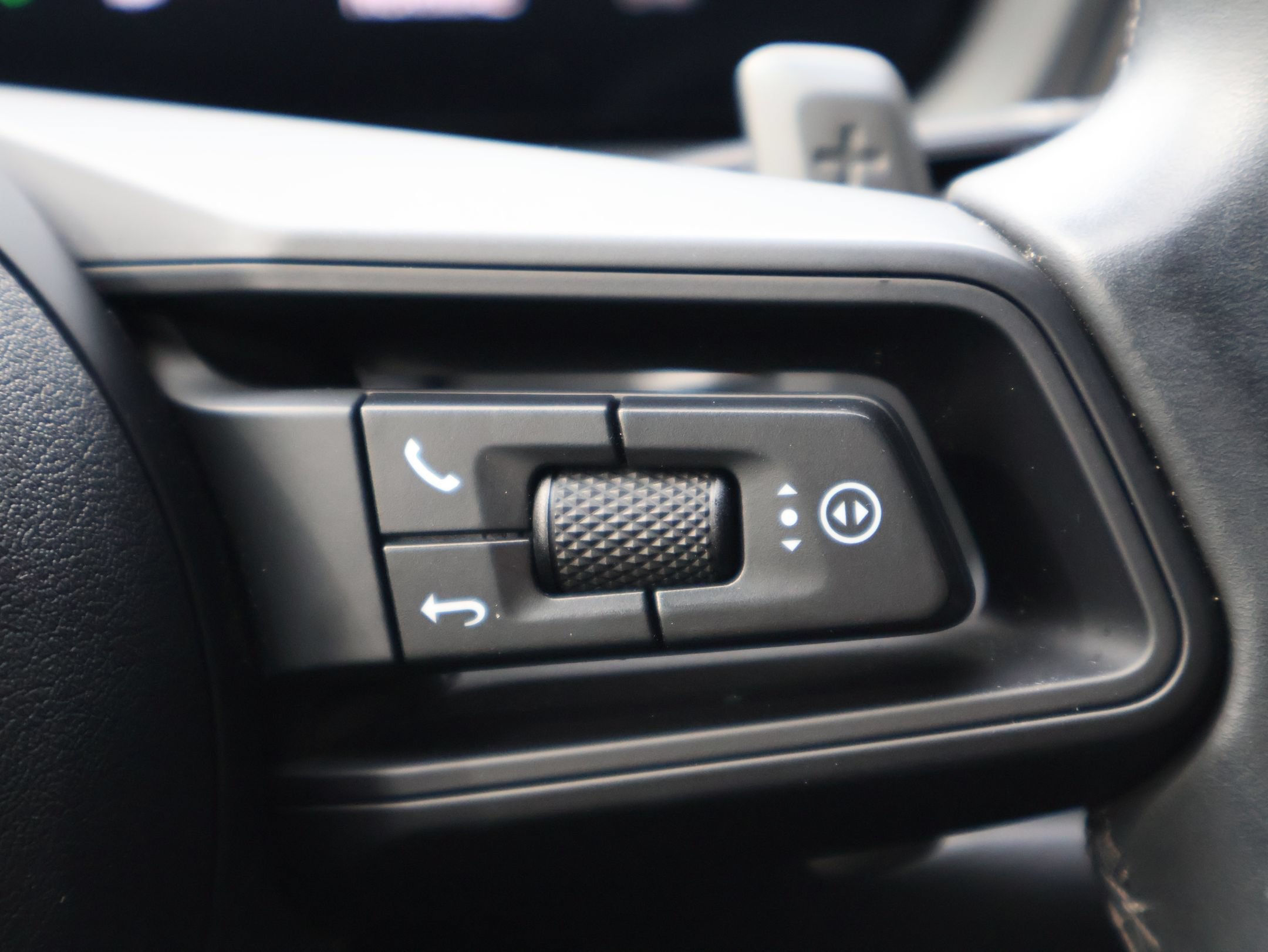 Certified 2025 Porsche Cayenne Coupe AWD/4WD image 18