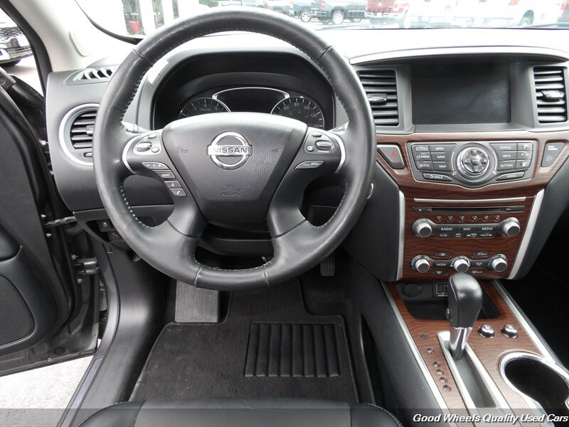 Used 2019 Nissan Pathfinder Platinum AWD/4WD image 16