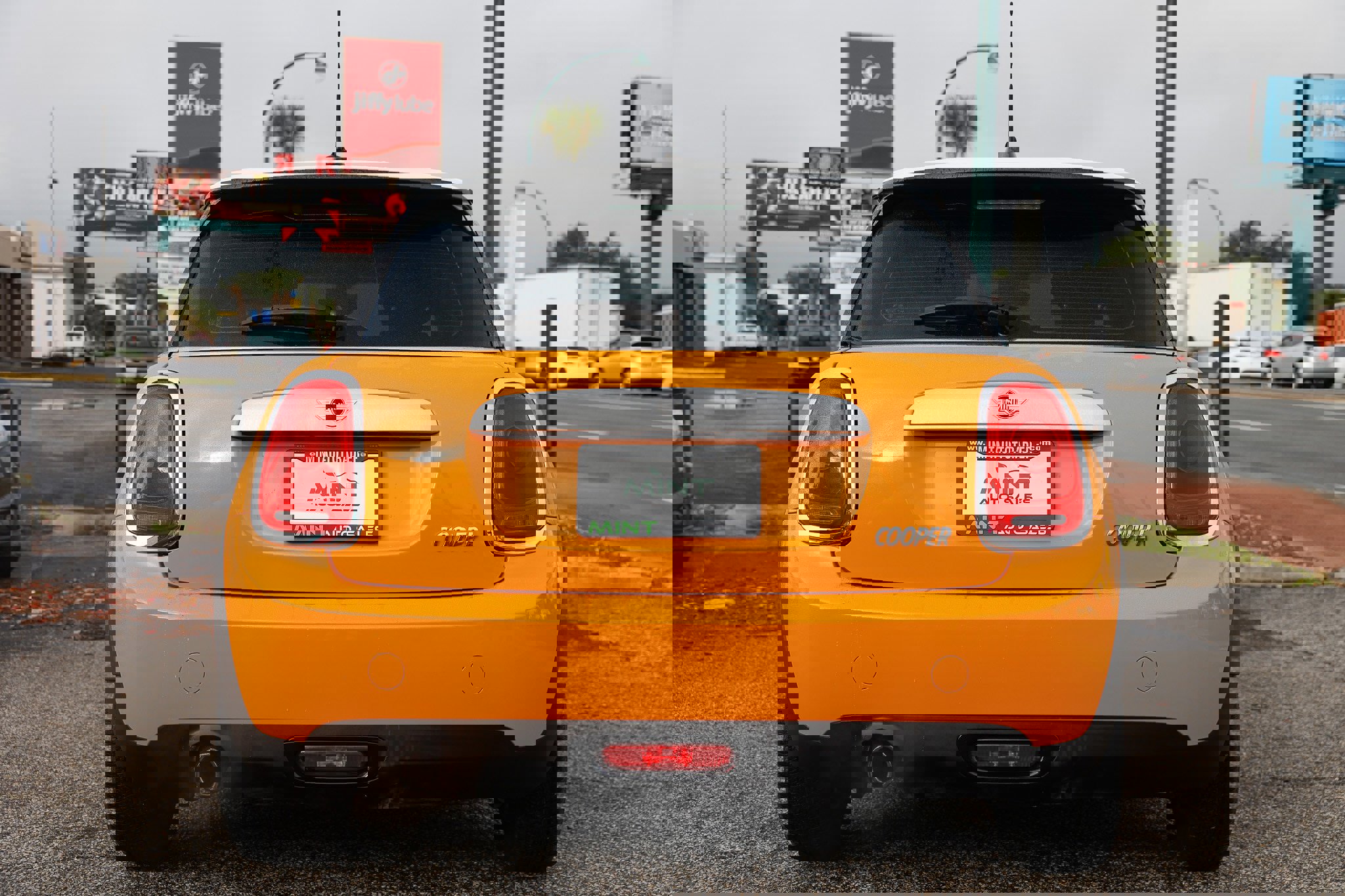 Used 2015 MINI Cooper 2-Door Hardtop image 12