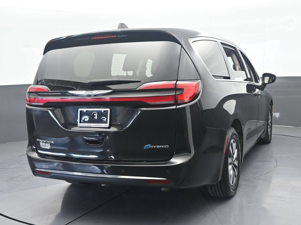 Used 2023 Chrysler Pacifica Touring-L FWD image 5