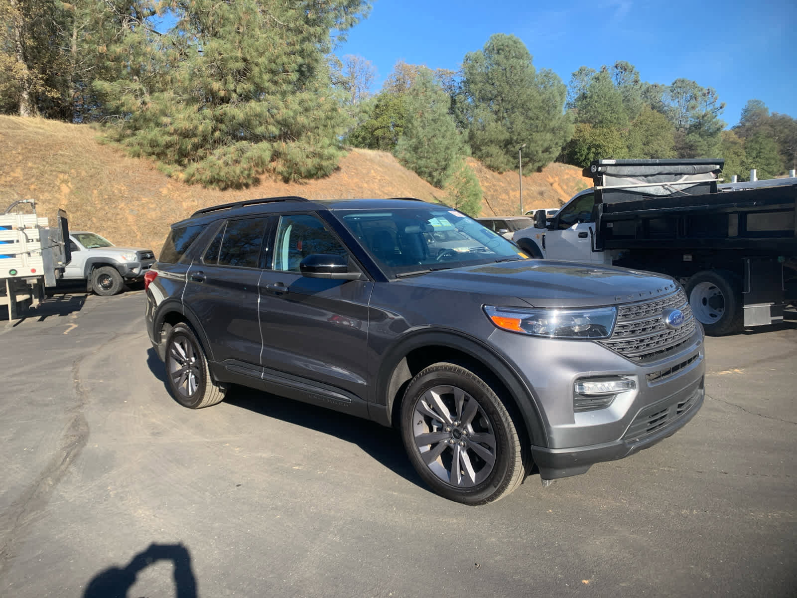 Used 2023 Ford Explorer XLT w/ Equipment Group 202A image 3